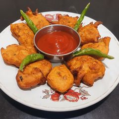 A picture of Onion Pakoda.