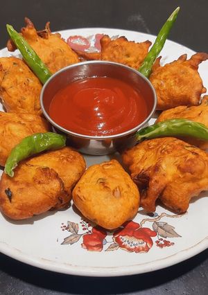 A picture of Onion Pakoda.