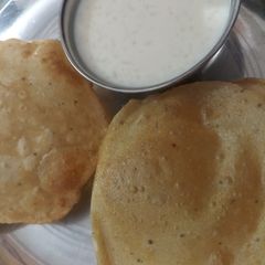 A picture of Kheer puri.