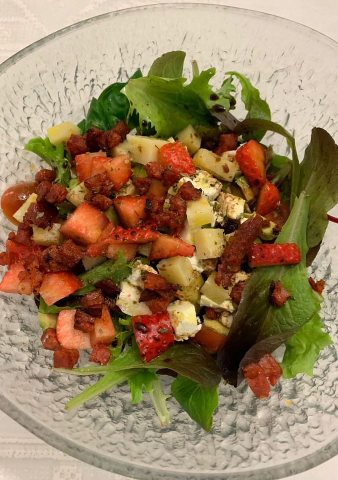 Una foto de Ensalada con chori y pipas de calabaza