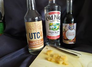 Une photo de Rhum arrangé ananas, vanille, caramel
