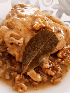 Una foto de Guiso de pollo con nueces