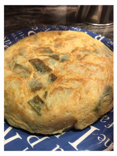 Una foto de Tortilla de judía verde y patata con pimentón y ajo en polvo