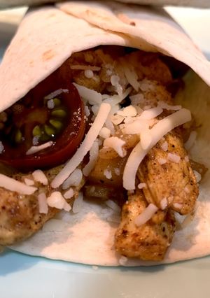 Una foto de Fajitas de pollo con manzana