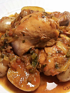 Una foto de Pollo especiado y aromatizado en salsa de aceite dargan