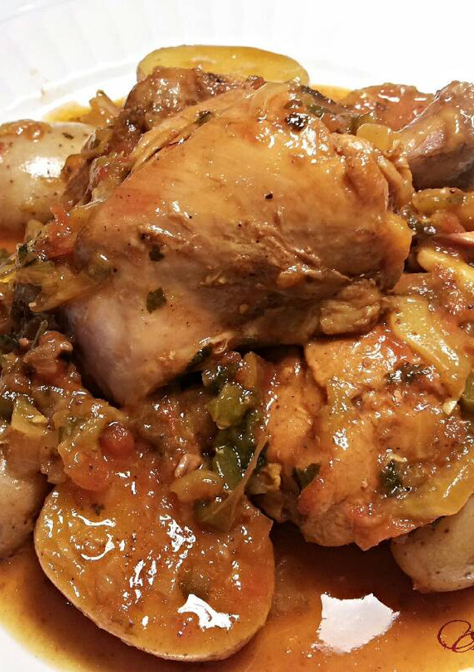Una foto de Pollo especiado y aromatizado en salsa de aceite dargan