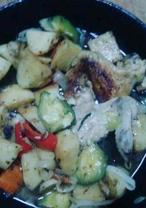 Una foto de Pollo con Verduras