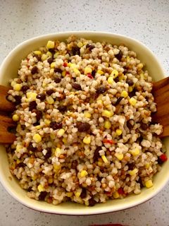 Una foto de Ensalada de mote con legumbres
