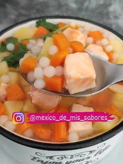 Una foto de 💥 SOPA DE SALMÓN CON NUDELN 💥