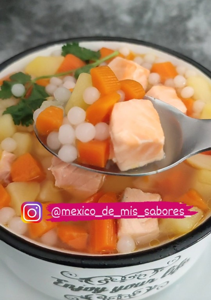 Una foto de 💥 SOPA DE SALMÓN CON NUDELN 💥