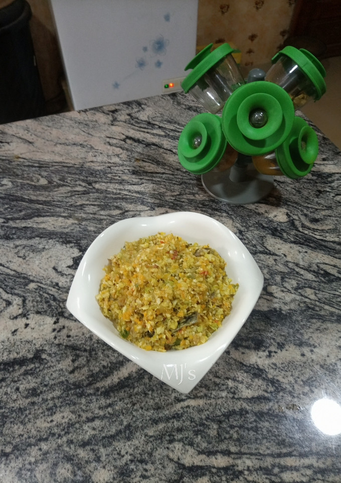 A picture of Sauteed Shredded cabbage and carrot combo.