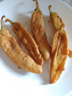 மிளகாய் பஜ்ஜி (Milakaai bajji recipe in tamil) செய்முறை முக்கிய புகைப்படம்