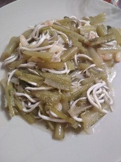 Una foto de Borrajas con gulas