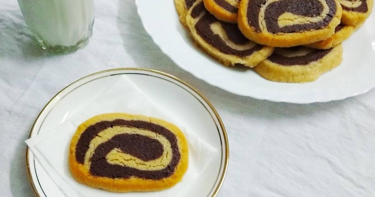 Chocolate Vanilla Swirl Cookies Recipe by Rekha Unni Cookpad