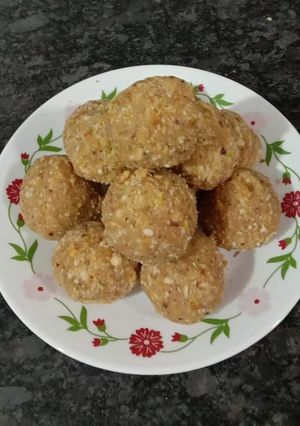 A picture of Dink ladoo.