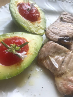 Una foto de Lomo ibérico a las brasas, con un toque de dulce de pimiento de conservas Saura, increíble!!!