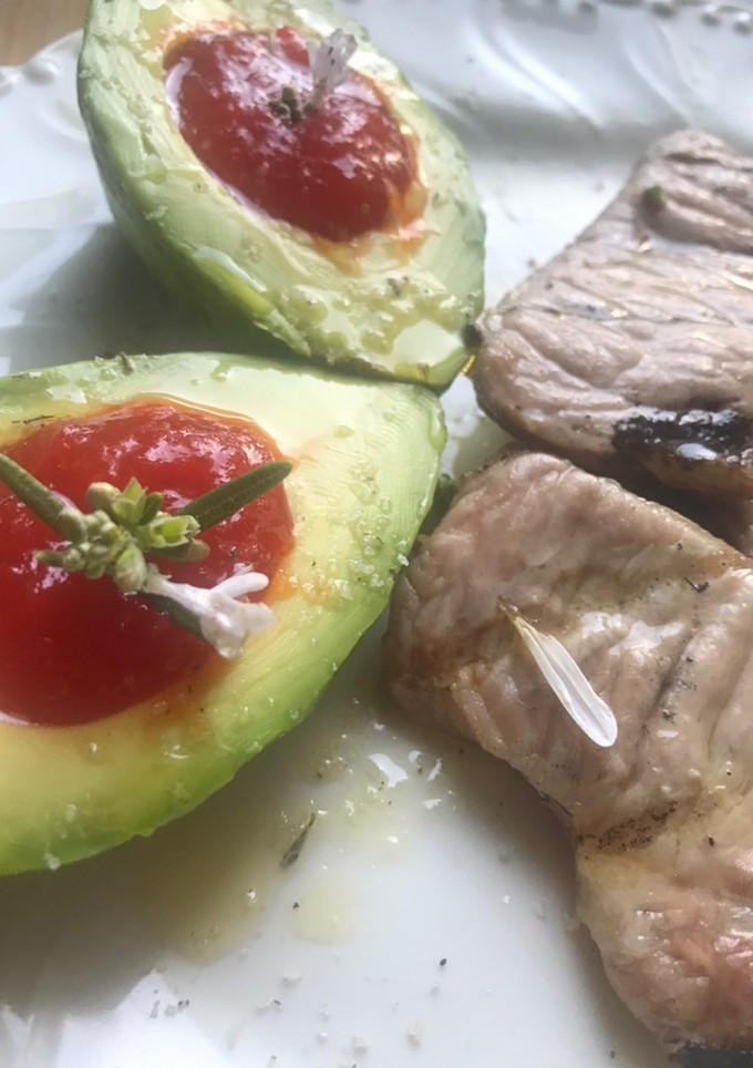 Una foto de Lomo ibérico a las brasas, con un toque de dulce de pimiento de conservas Saura, increíble!!!