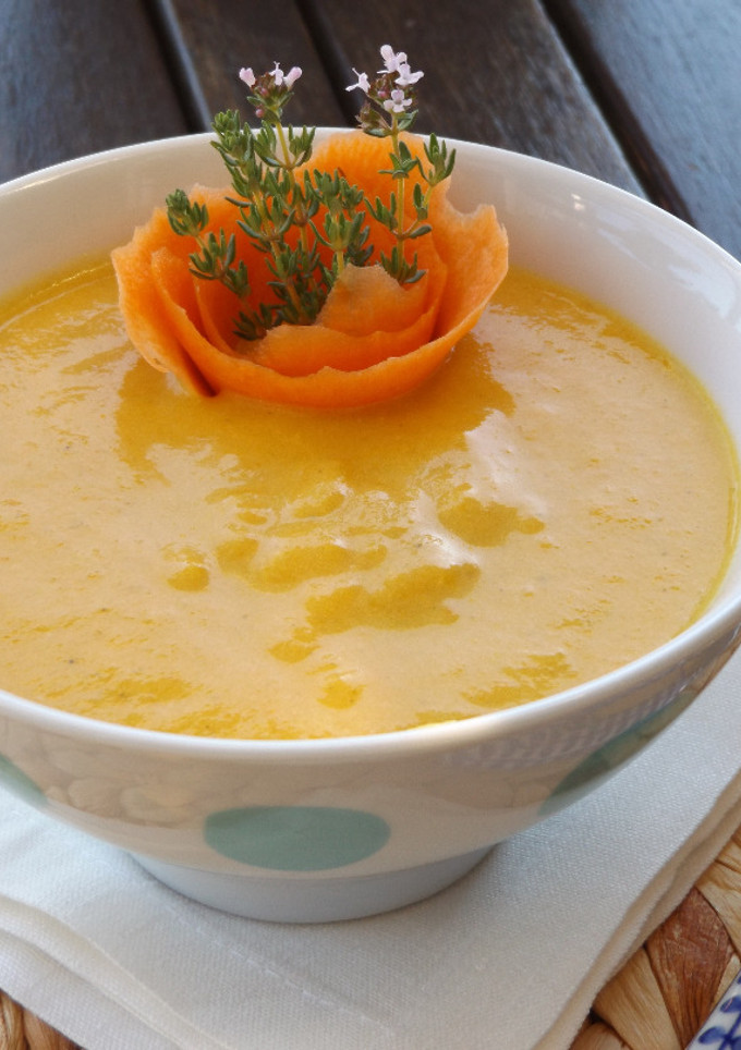 Una foto de Crema de zanahoria a la cúrcuma, fría o caliente