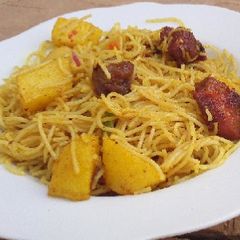 A picture of Stir fried spaghetti.