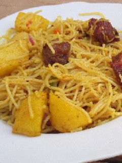 A picture of Stir fried spaghetti.