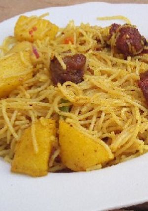 A picture of Stir fried spaghetti.