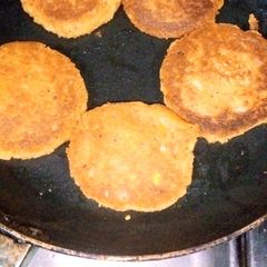 A picture of Aloo aur Daal ki burger patty.