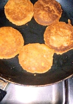 A picture of Aloo aur Daal ki burger patty.