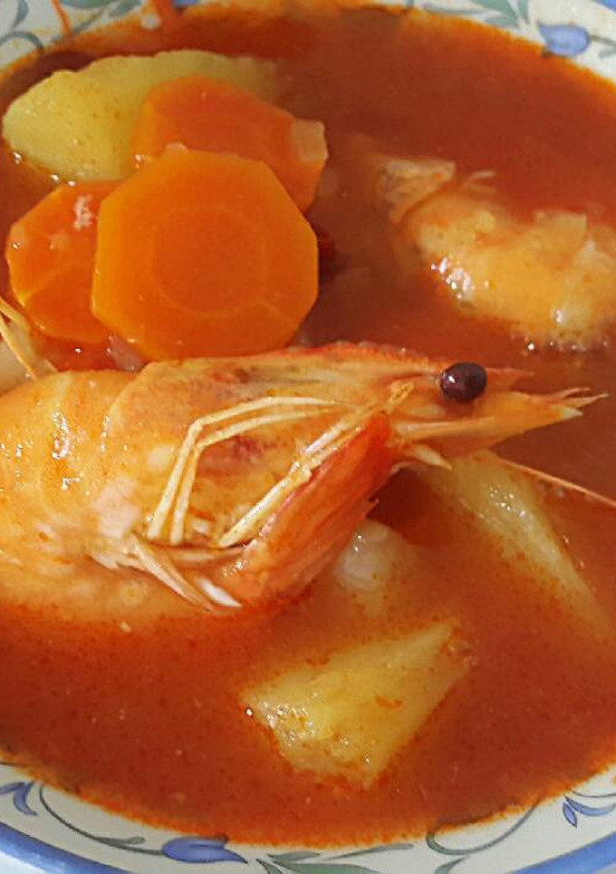 Una foto de Caldo de langostinos -estilo mexicano