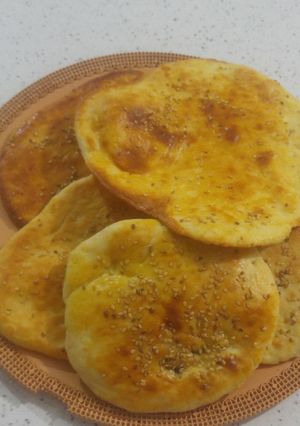 عکسی از دستور نان خانگی با کشمش و کنجد