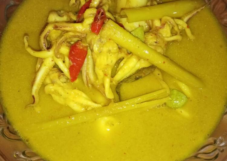 Bagaimana Menyiapkan Cumi gulai kuning Anti Gagal