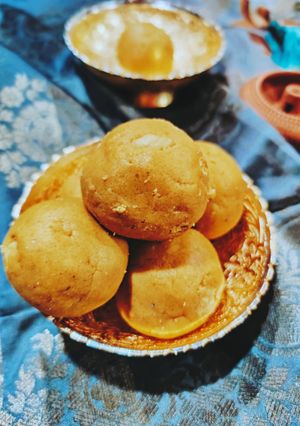 A picture of Besan Ladoo.