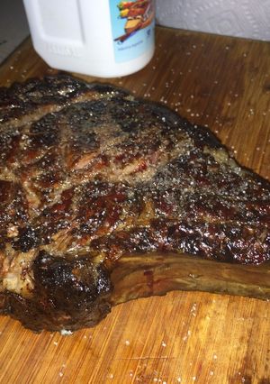 Una foto de Rib Eye con hueso (Cowboy Rib Eye)