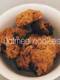 Cookies yến mạch với topping hạt điều+ cherry khô