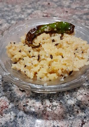 A picture of Namkeen maheri / salty curd porridge.