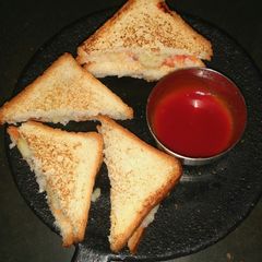 A picture of Aloo sandwich.
