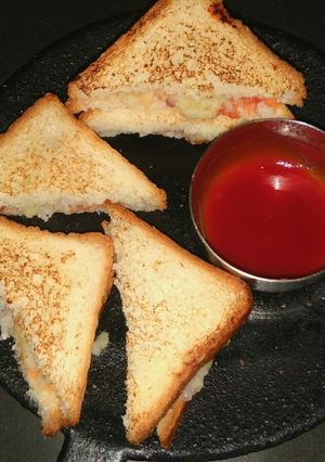 A picture of Aloo sandwich.