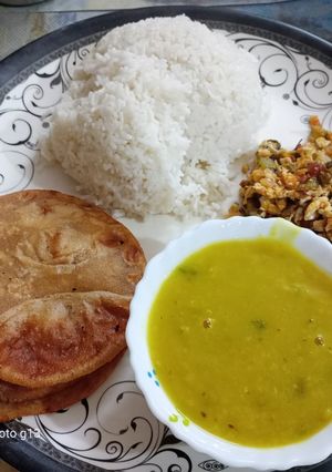 A picture of Leftover salad with egg bhurji.