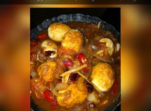 Gambar Fried Eggs in All Spices Ground Gravy 🍳