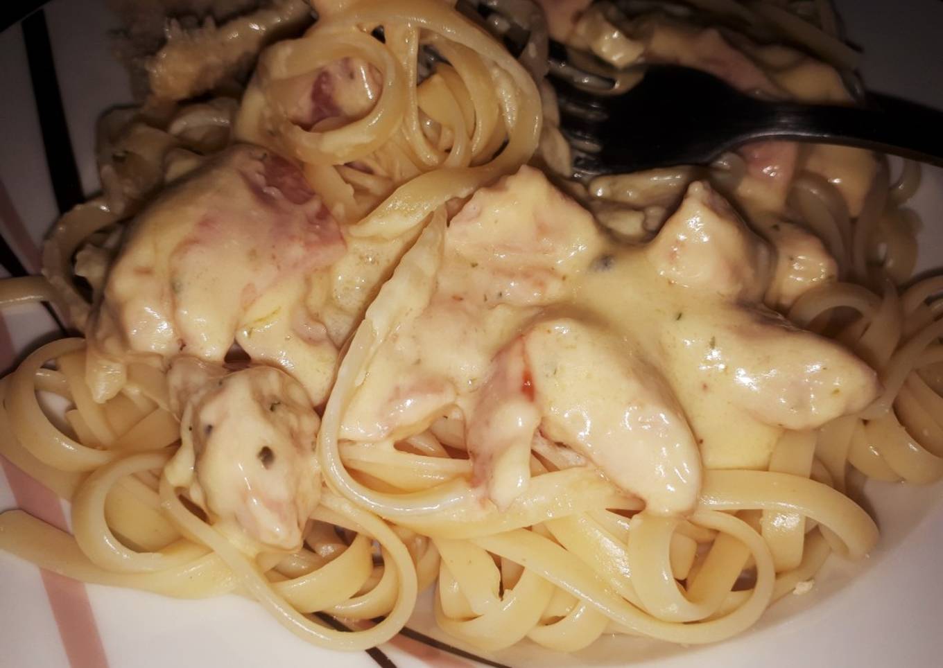 Tallarines con pollo "carbonara" a mi manera