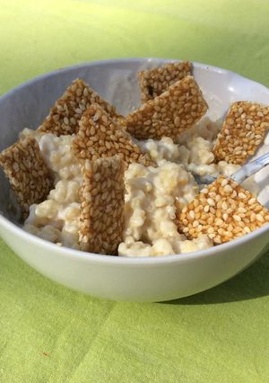 Une photo de Millet au lait et Nougatine au sésame