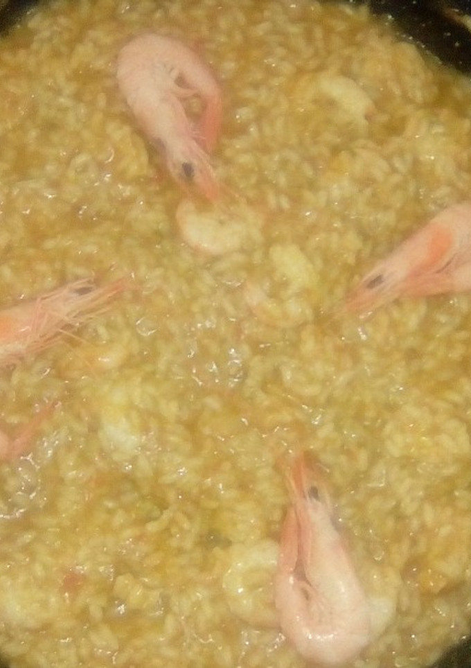Una foto de Arroz con gambas
