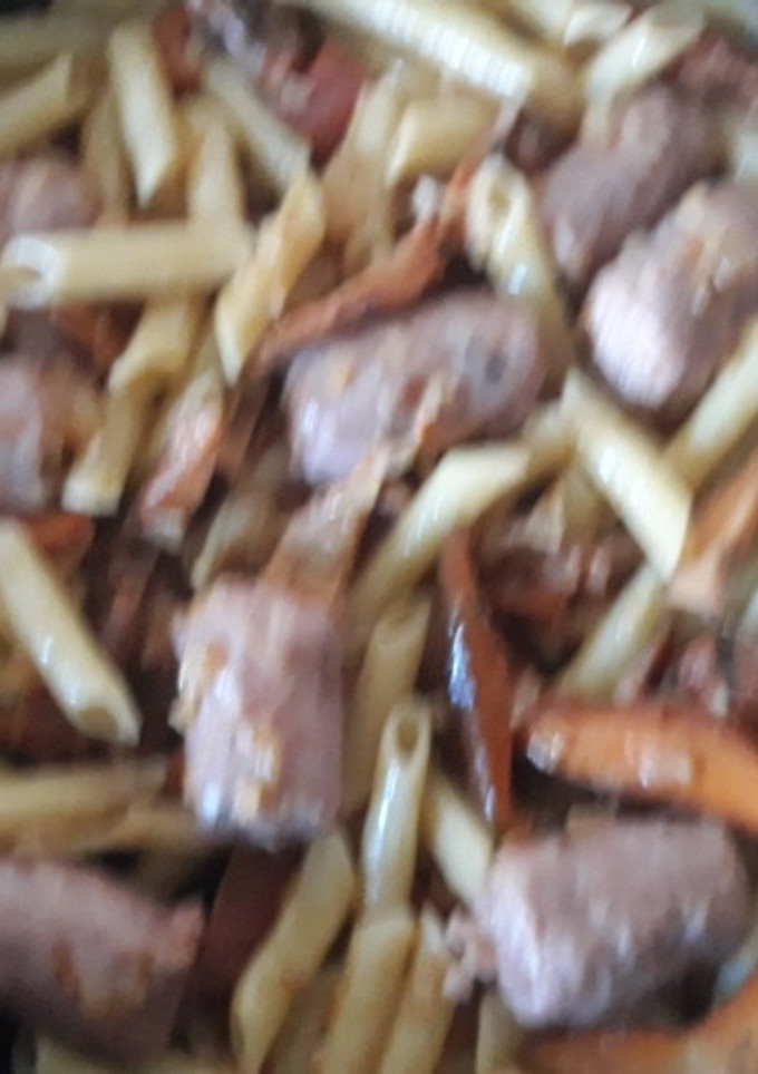 Una foto de Macarrones con níscalos y salchichas