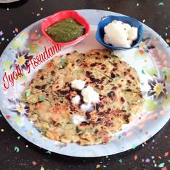 A picture of Sindhi special masala jowar roti.