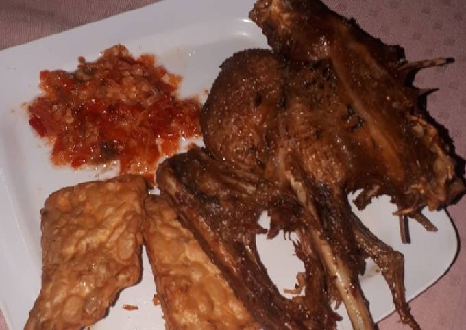 Bebek goreng sambal korek