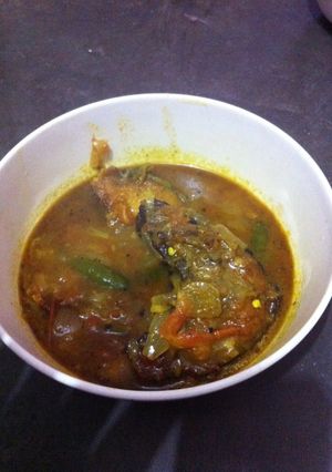 A picture of Bengali fish curry.