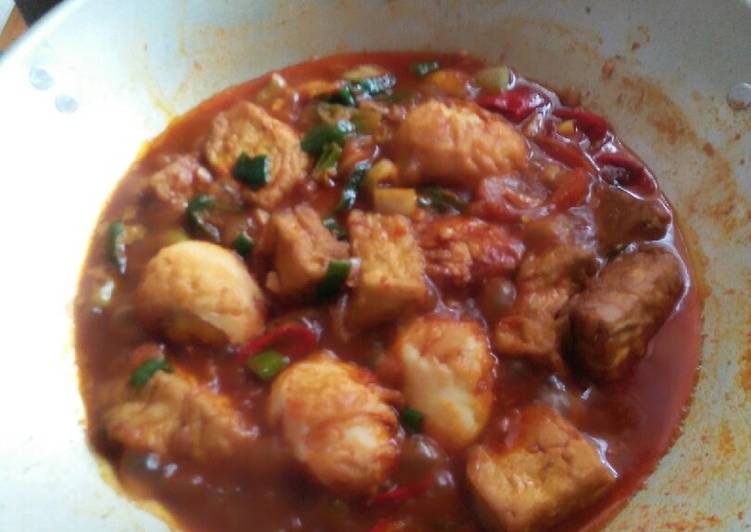 Balado telor tahu ala bumbu desaku
