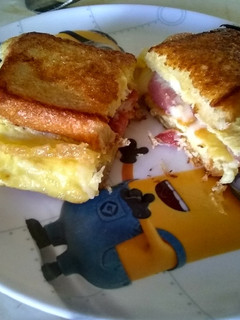 Una foto de Omelette Toast