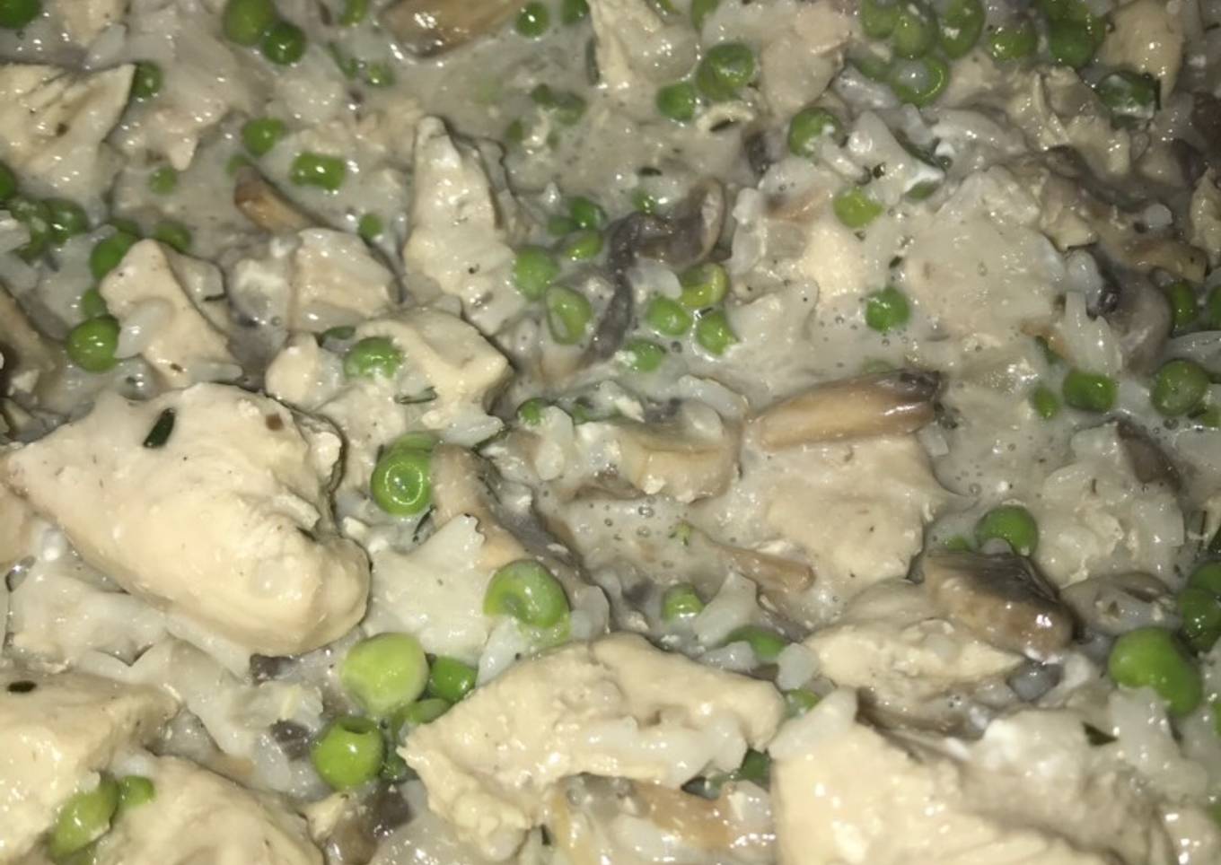 Chicken dish with rosemary rice and mushrooms