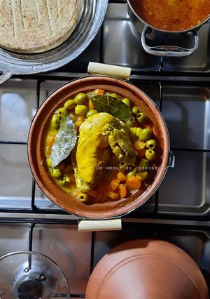 Une photo de Tajine de Poulet aux Olives, Carottes et Citron Confit 🍋