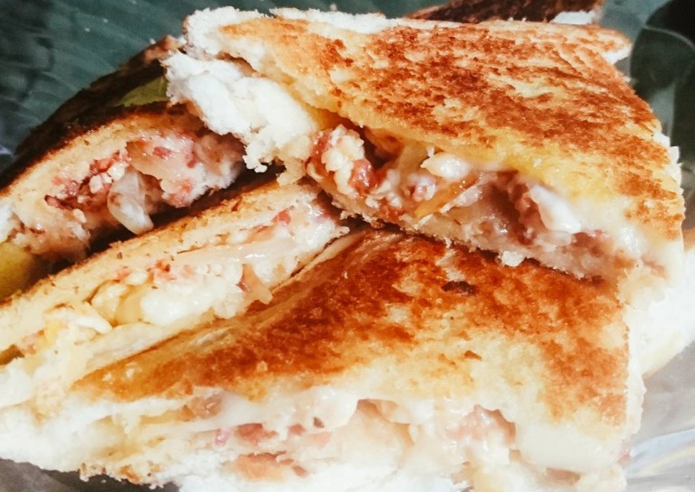 Roti Pangang (Sandwich Kornet)